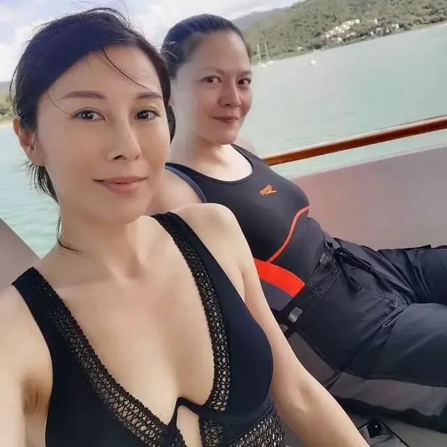 历经两次婚姻，生育四个儿子的香港女艺人、前亚洲小姐黎淑贤因抑郁症烧炭自杀，年仅4