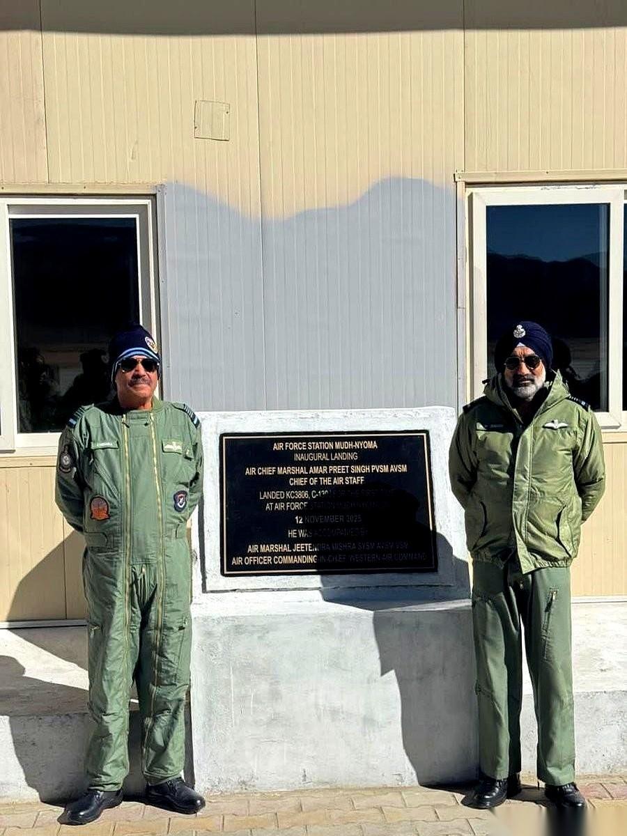 30公里。
什么概念？就是你在家阳台上用望远镜，都能看清对面在晾什么颜色的衣服。