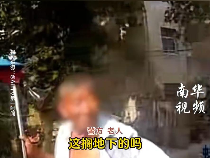 别伸手，伸手必被捉！这点道理都不懂吗？怎么偷完东西装没事人呢？
前不久，安徽固镇