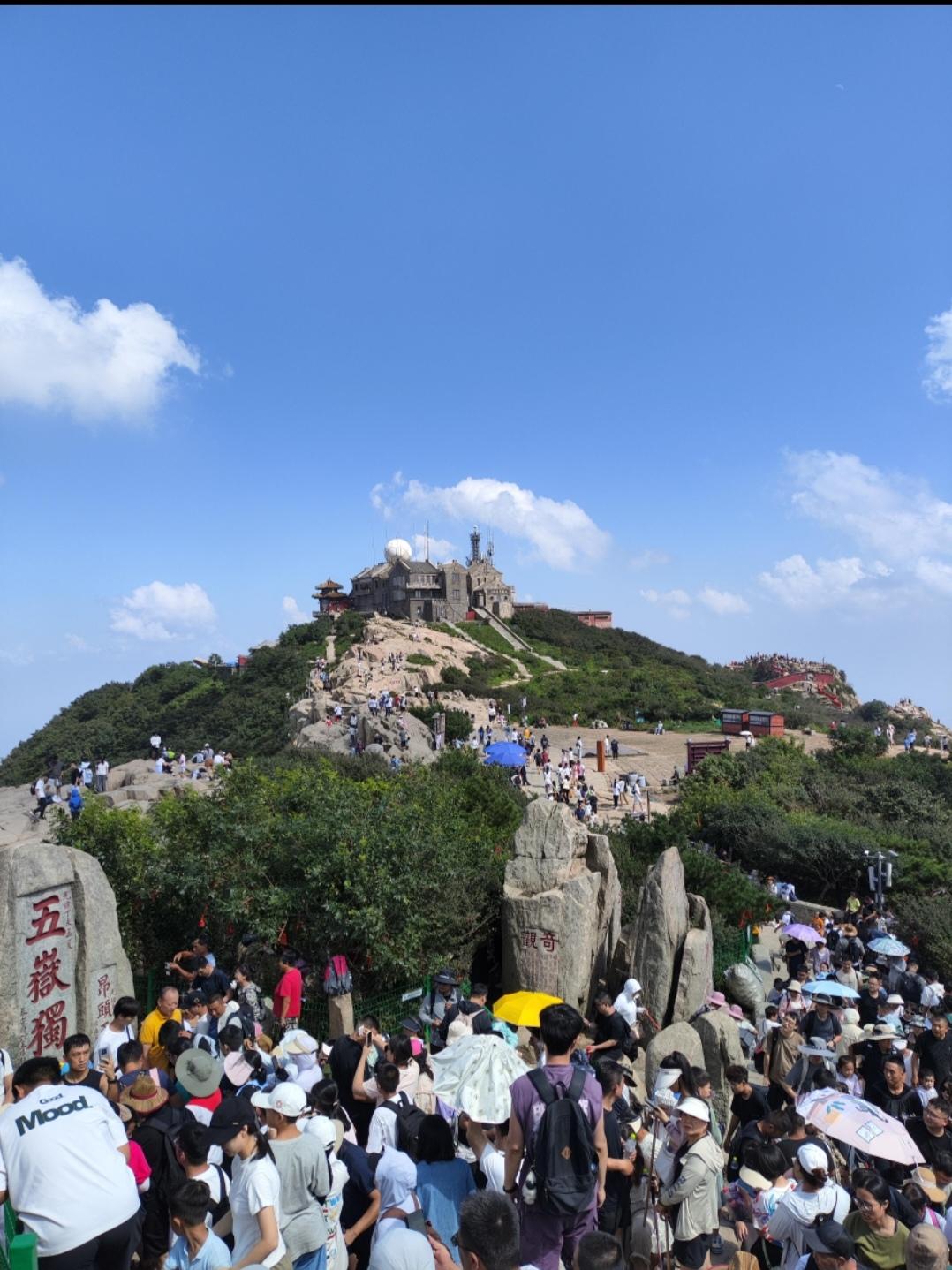 如何评价泰山的服务质量？
评价泰山服务质量不能一概而论。2026年五一的两件事，