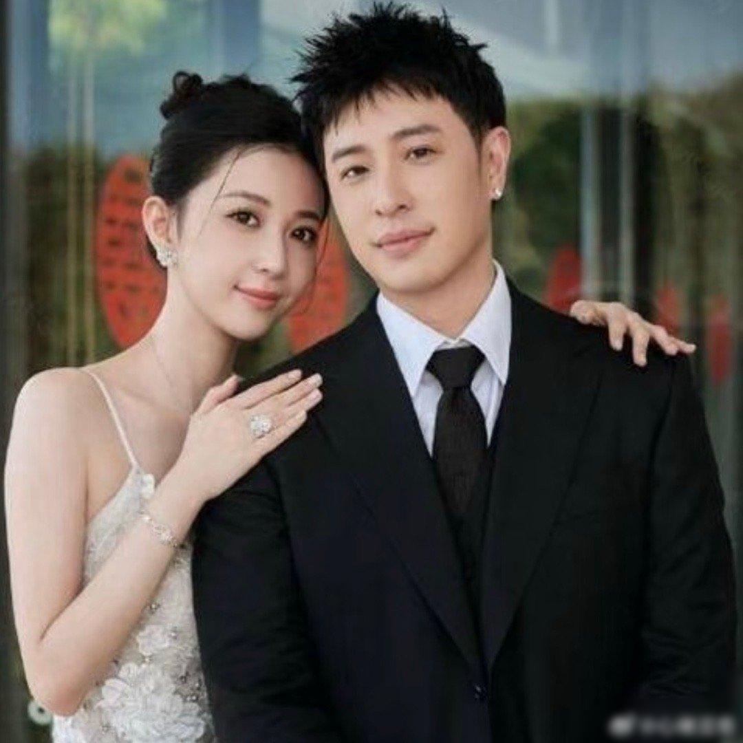 潘玮柏女儿完美继承爸爸的碳水脑袋，真的是太卡哇伊了! 家人们，潘玮柏女儿爱吃碳水