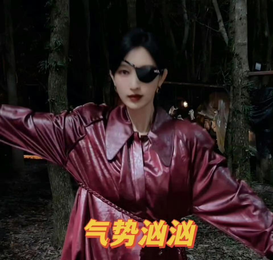 张俪一不小心夹起来了张俪在《枭起青壤》中“夹起来”的意外瞬间，堪称演技加分项！没