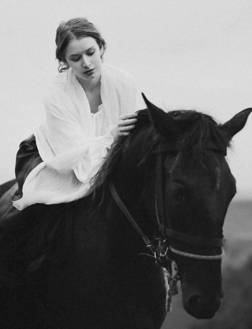 “没有利益冲突时，人人都像天使；利益来了，天使也会长出獠牙” 