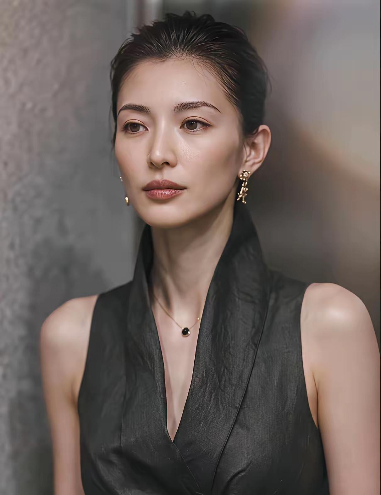 难走的路 不是每个人都有资格走 你那么争强好胜千万别输给自己