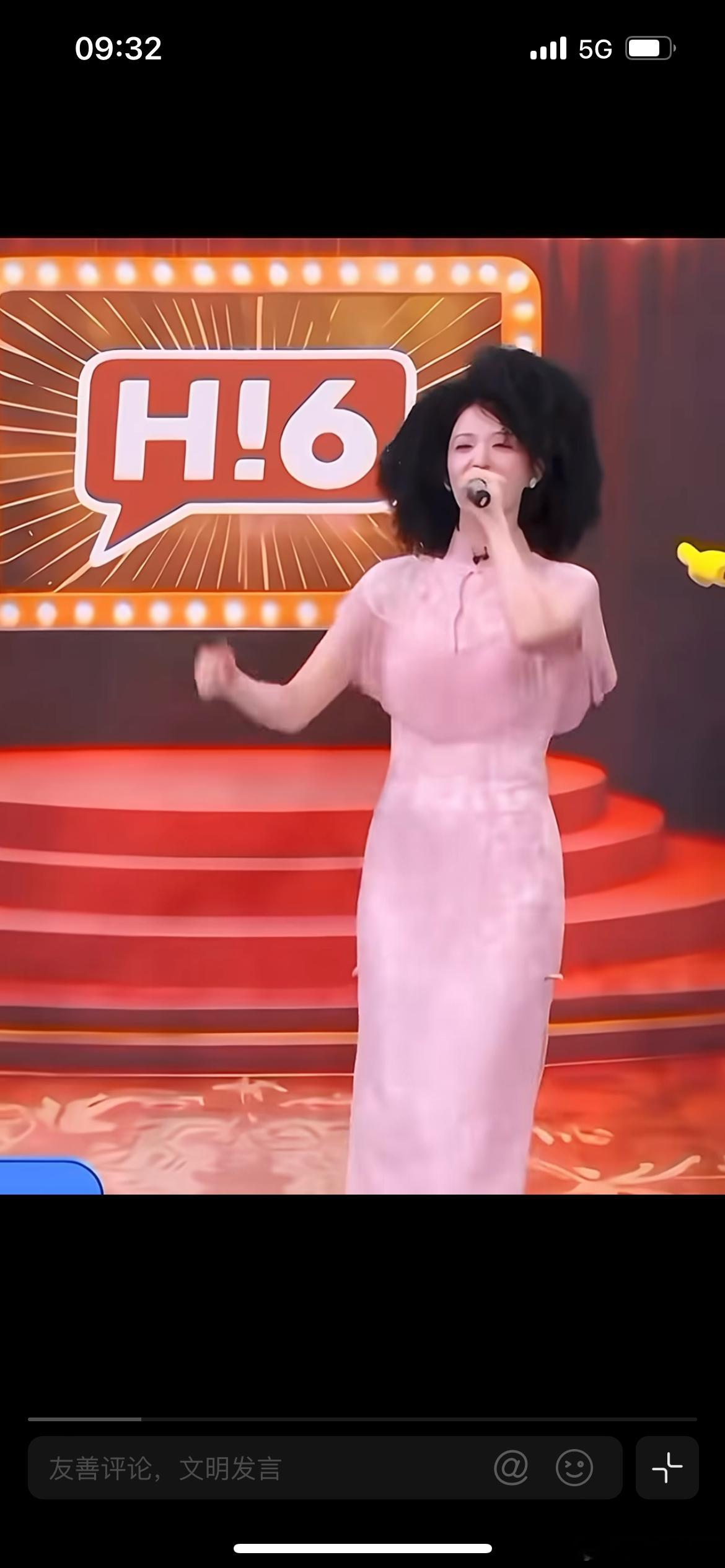 王楚然爆炸头，这个爆炸头颠覆了我对她长发飘飘的认识，不过居然没有完全拉垮，还撑起