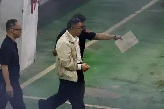 随着柯文哲涉嫌贪污弊案，台湾的民众党可能随风而逝。
台湾从国民党的一党独大，到主