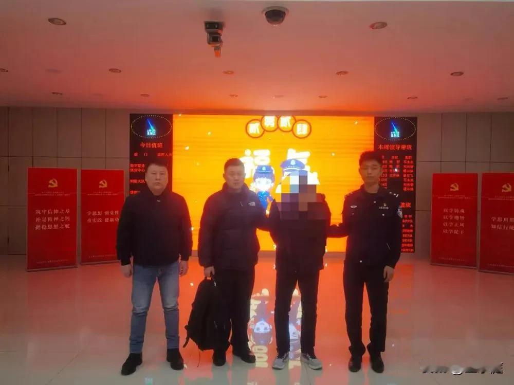 这名男子太不孝了！[流泪]居然特意带着老父亲坐火车，打出租，跨省将他遗弃在了冰天