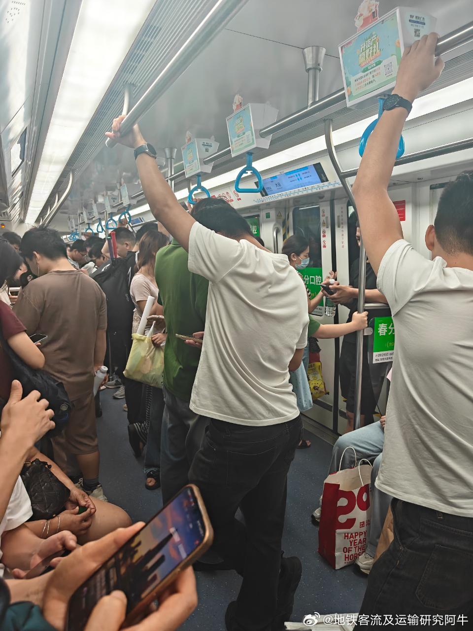 深圳地铁 网友2026-07-10（周五）p1-2为22:14深圳地铁三号线塘坑