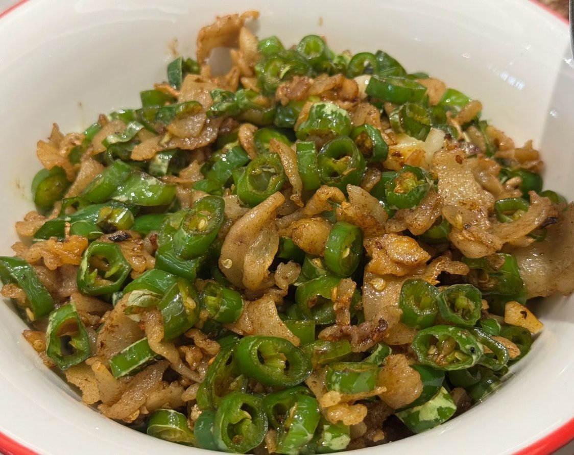 生活手记今天份晚餐：有皮肉炒青椒 
