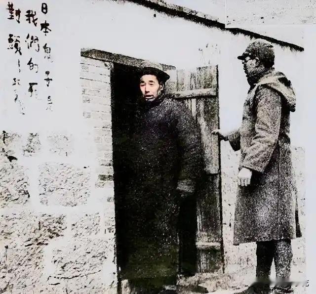 1945年东北一个老农亲眼目睹，苏军到底有多狠？百名日军被打成渣滓，连墙都剩半截