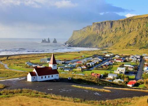 【一个新国家可能加入欧盟——但它不是乌克兰。】 由于地缘政治担忧日益加剧，冰岛可