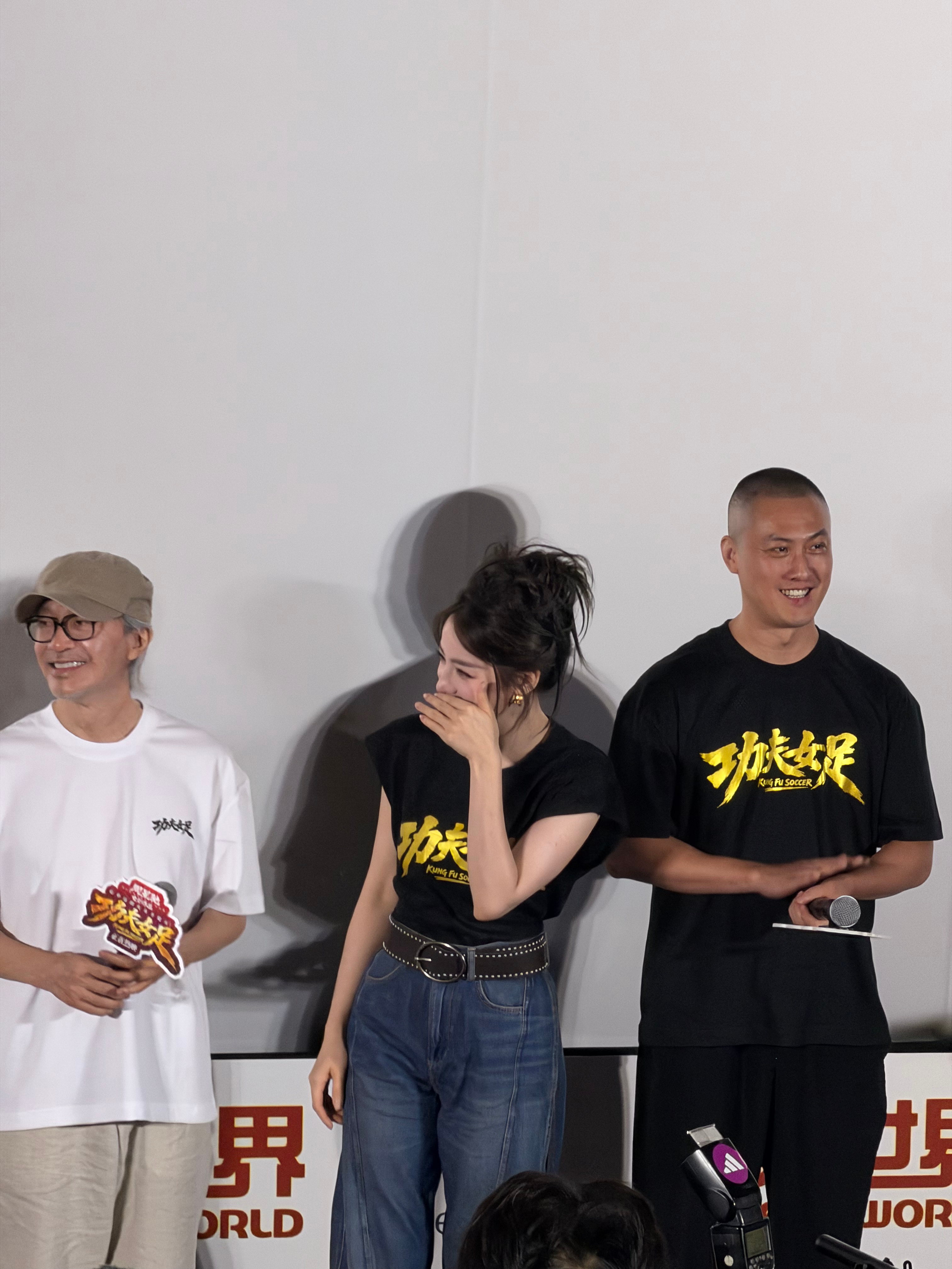 迪丽热巴回复周星驰的情商笑的特别开心的一只咪