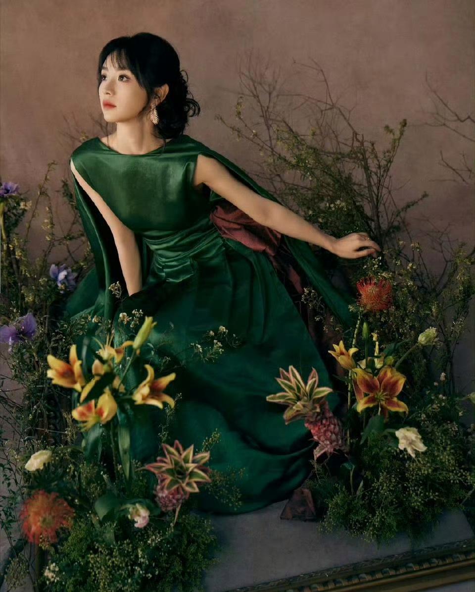 田曦薇这个妹子，也是个宝藏女孩呐，剧里剧外都很灵动！ 