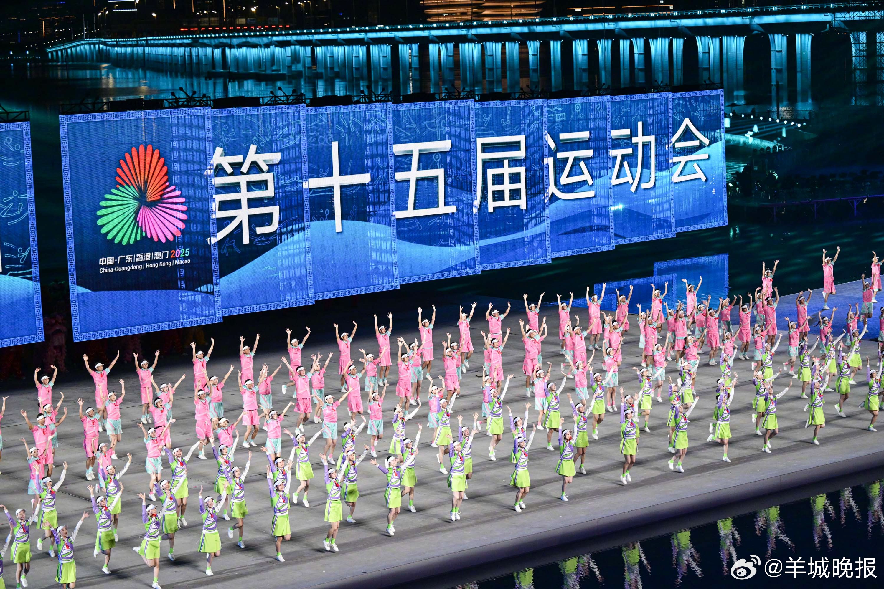 以海天为幕，以城市为景，全民参与，全城共赴，共谱大湾区携手发展盛景。11月21日