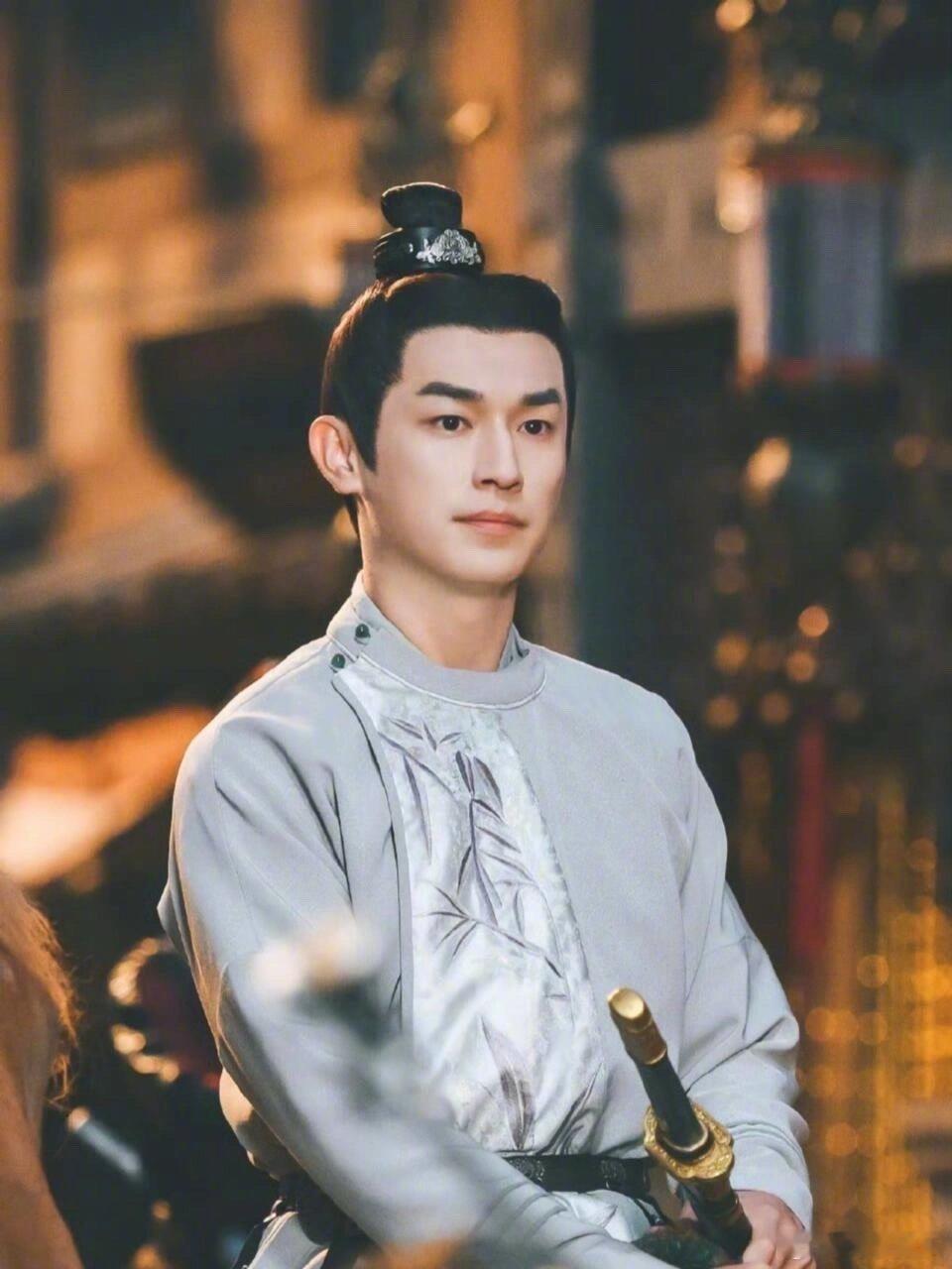 #谁家男主寻尸找一送一的啊# 一具尸体，两重秘密，卢凌风如何在迷雾中寻找真相？剧