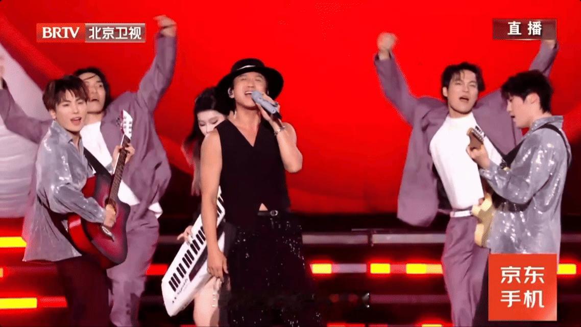 邓超工体演唱会全开麦邓超还不开个人演唱会吗邓超哥这个唱功真的是强的可怕啊！工体演