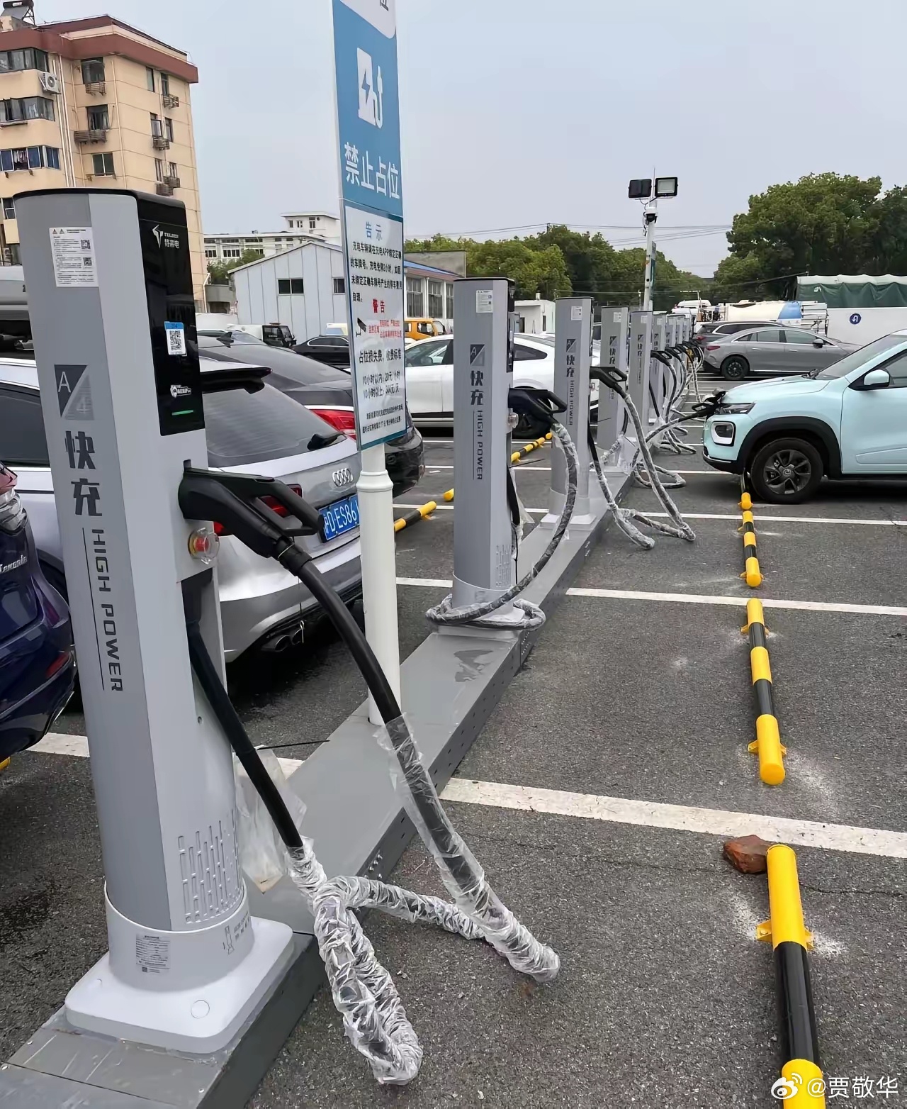 有粉丝问我，家里装380V的快充桩，还是7kw的慢充桩？我说如果条件允许，直接装