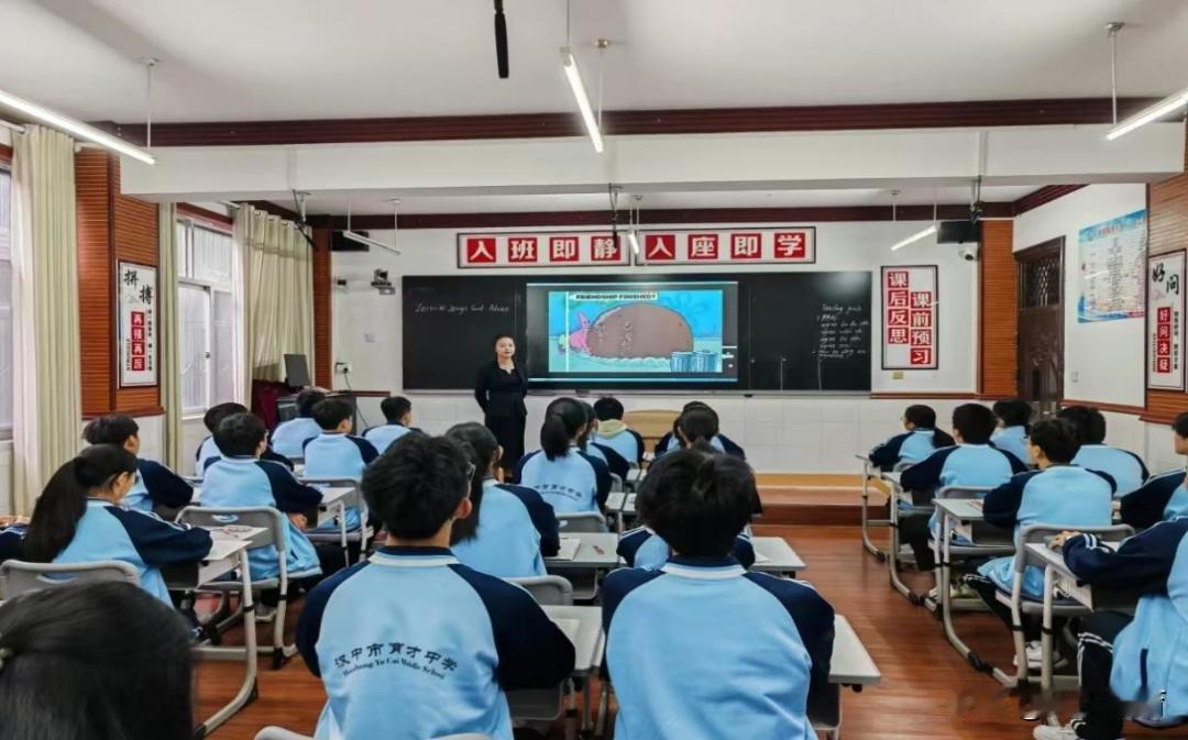 2025年，汉中市育才中学不断创新管理机制，深化教育教学改革，扎实推进常规管理，