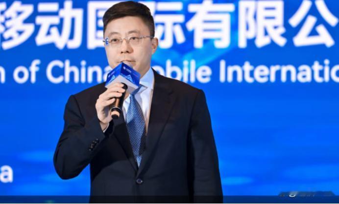 刚刚，中国移动重要人事变动
 近日，中国移动国际公司原董事长王华退居二线转资深，