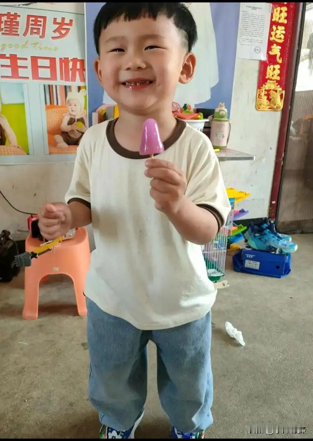 你吃过最便宜的冰棍多少钱一根?五十岁前在我们台州，我吃过香蕉棒冰3分一支，绿豆棒