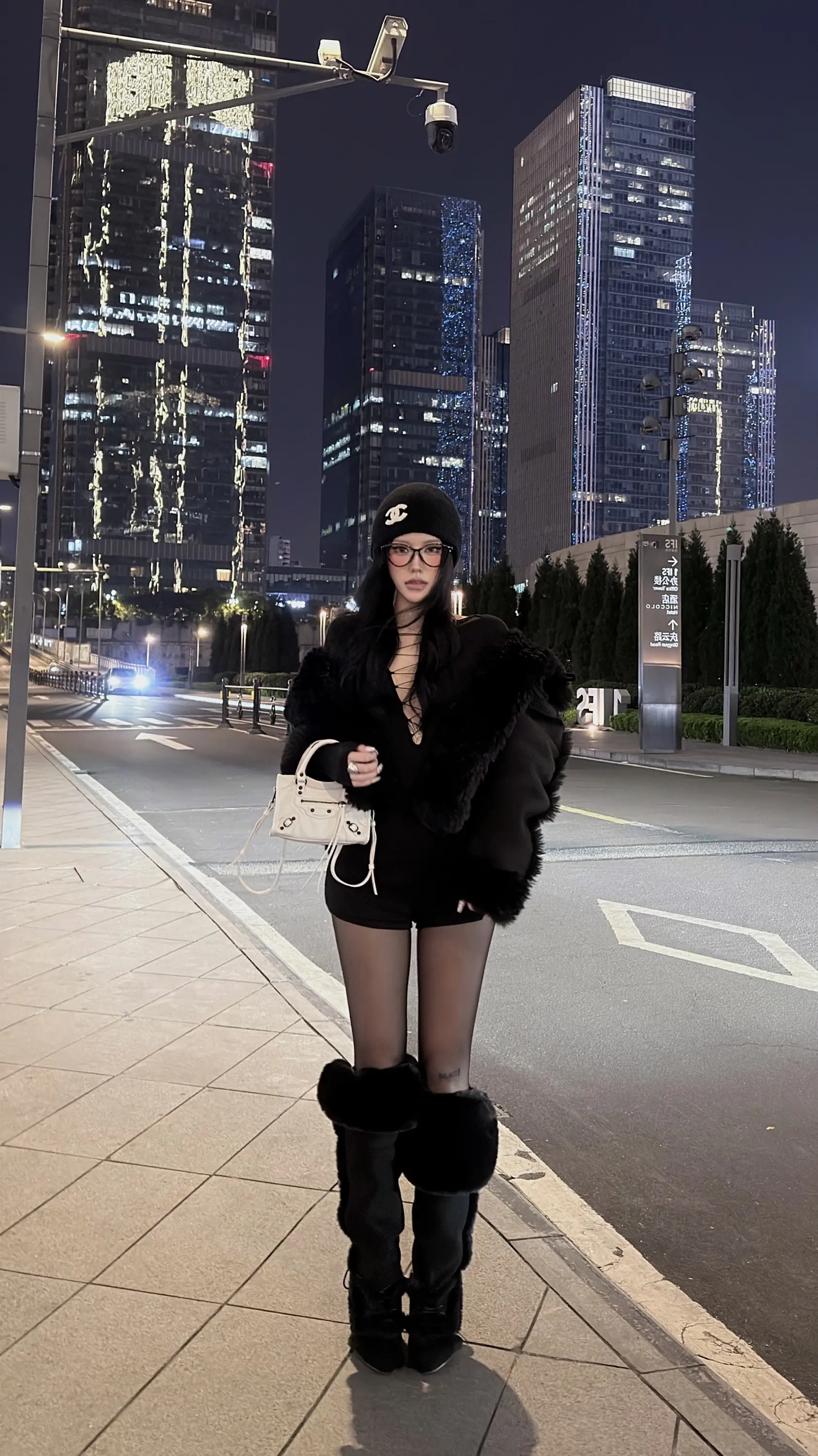 今日ootd.当自己的摄影师当累了 换我妹妹当我的摄影师 （我妹也是被...