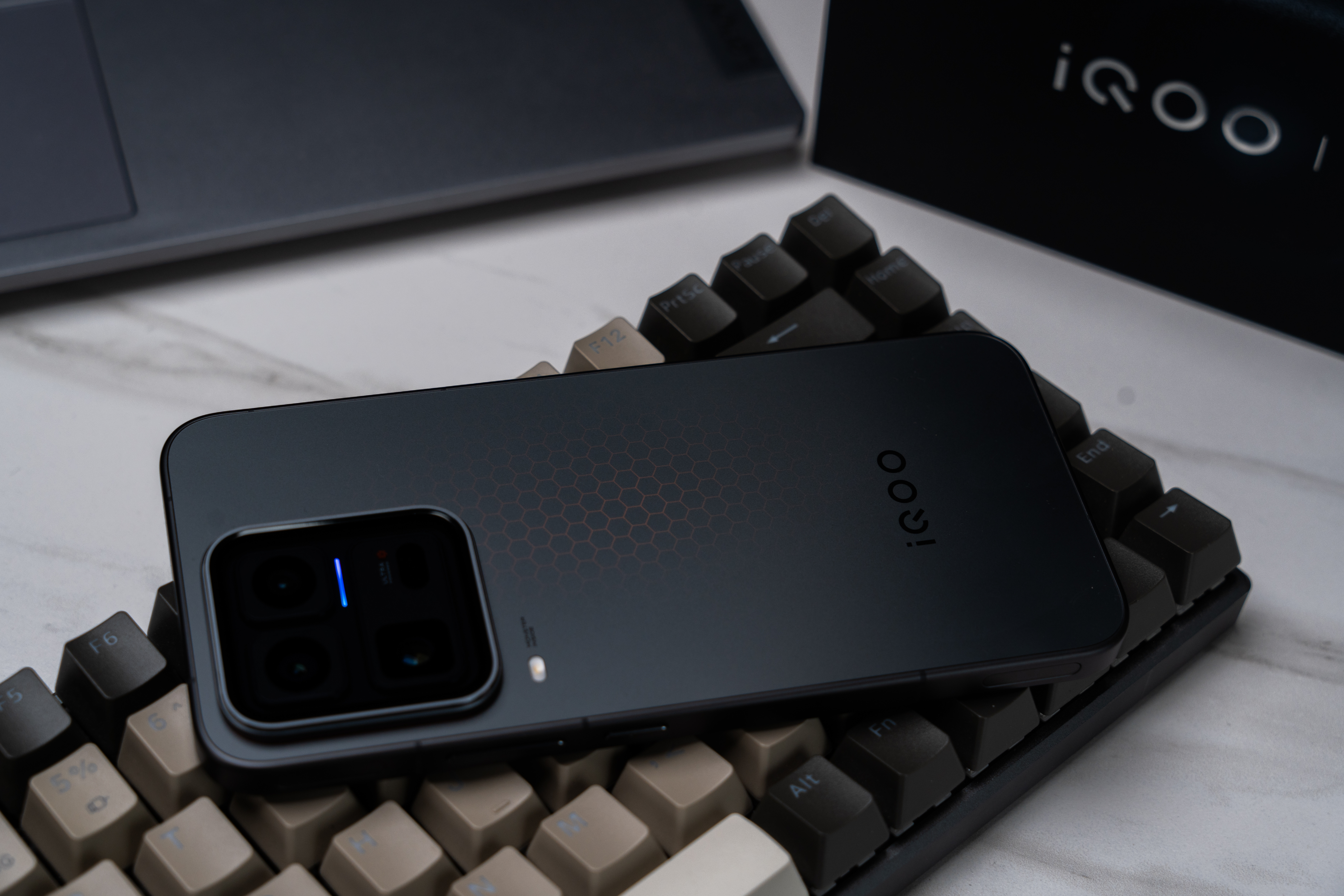 iQOO15Ultra外观太酷了给我的iQOO 15 Ultra 2077（黑色