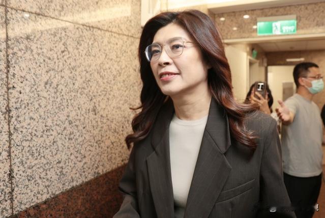郑丽文确实有胆！恰逢特朗普开启访华行程，她昨日接受日本媒体专访时直接喊话，希望特