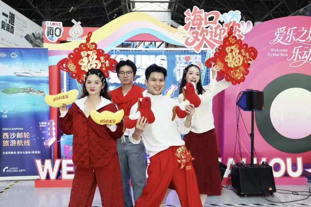 今年过海，明显感觉到新海港的流程更顺畅、更规范了。

我提前在网上约好时间，按时