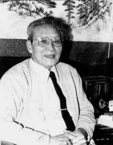 受邀参加1958年国庆观礼时，已经痛改前非的功德林战犯沈醉看到天安门城楼上的宋庆