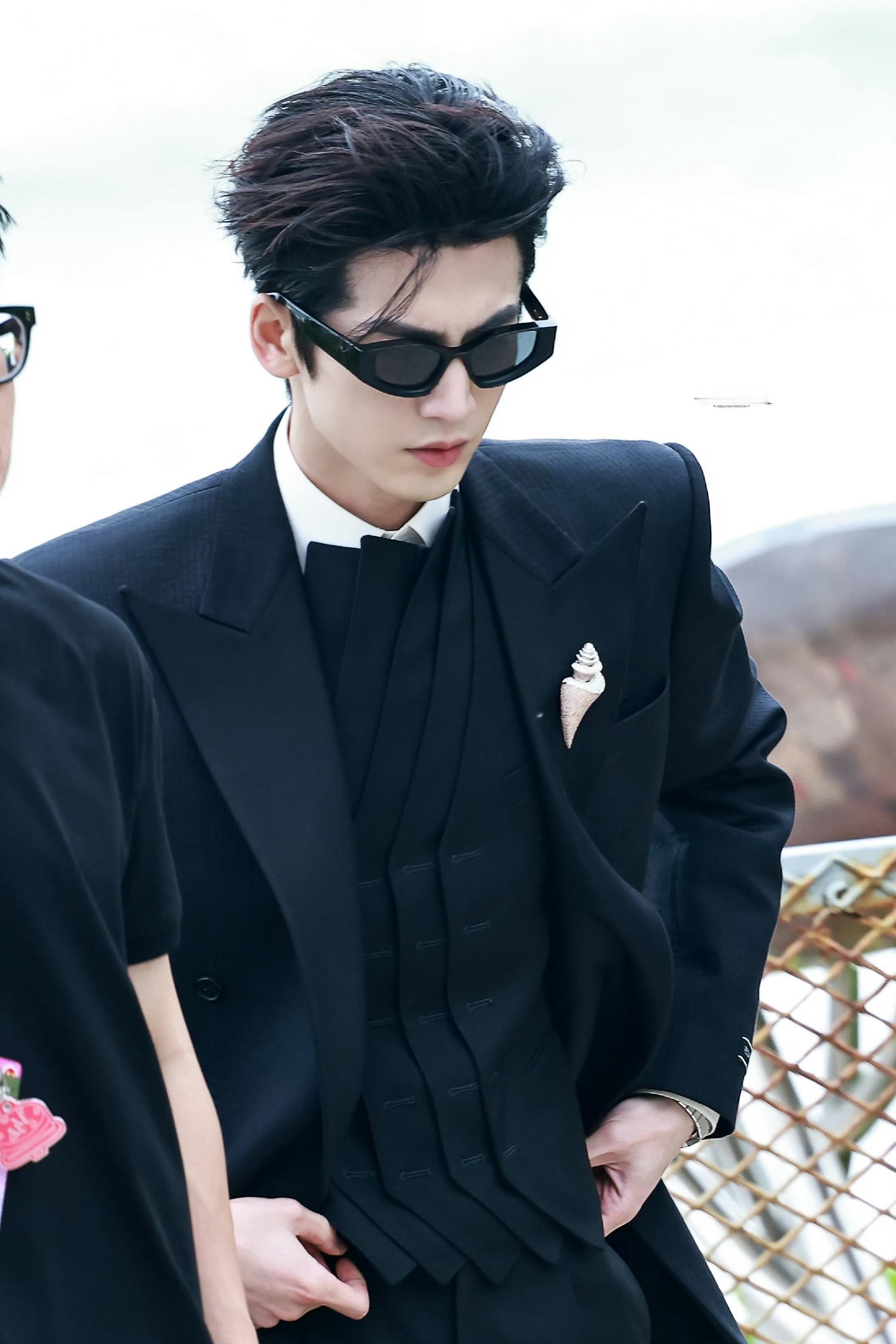 张凌赫 两套纯帅和神性 凌赫都拿捏了[哇] ​​​