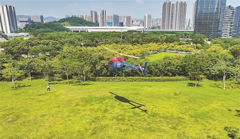 驴友 在深圳光明区上空，直升机腾空而起，带领市民、游客从云端俯瞰这座科学之城的全