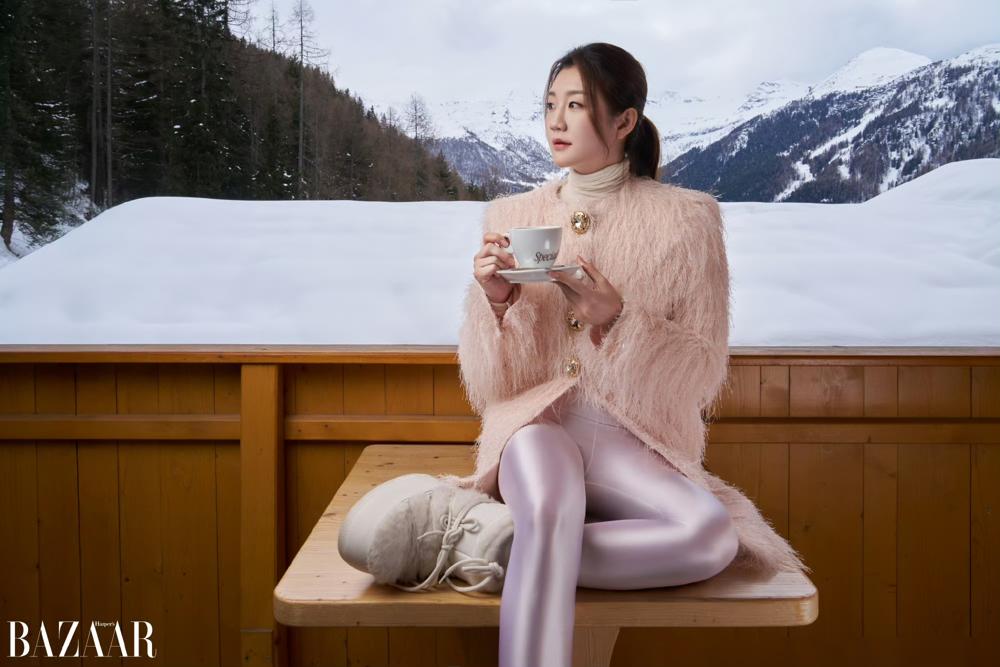 陈梦那套“雷霆皮裤”大片一出，多少人眼镜都碎了一地，就离谱。
 
赛场上敢拼敢抢