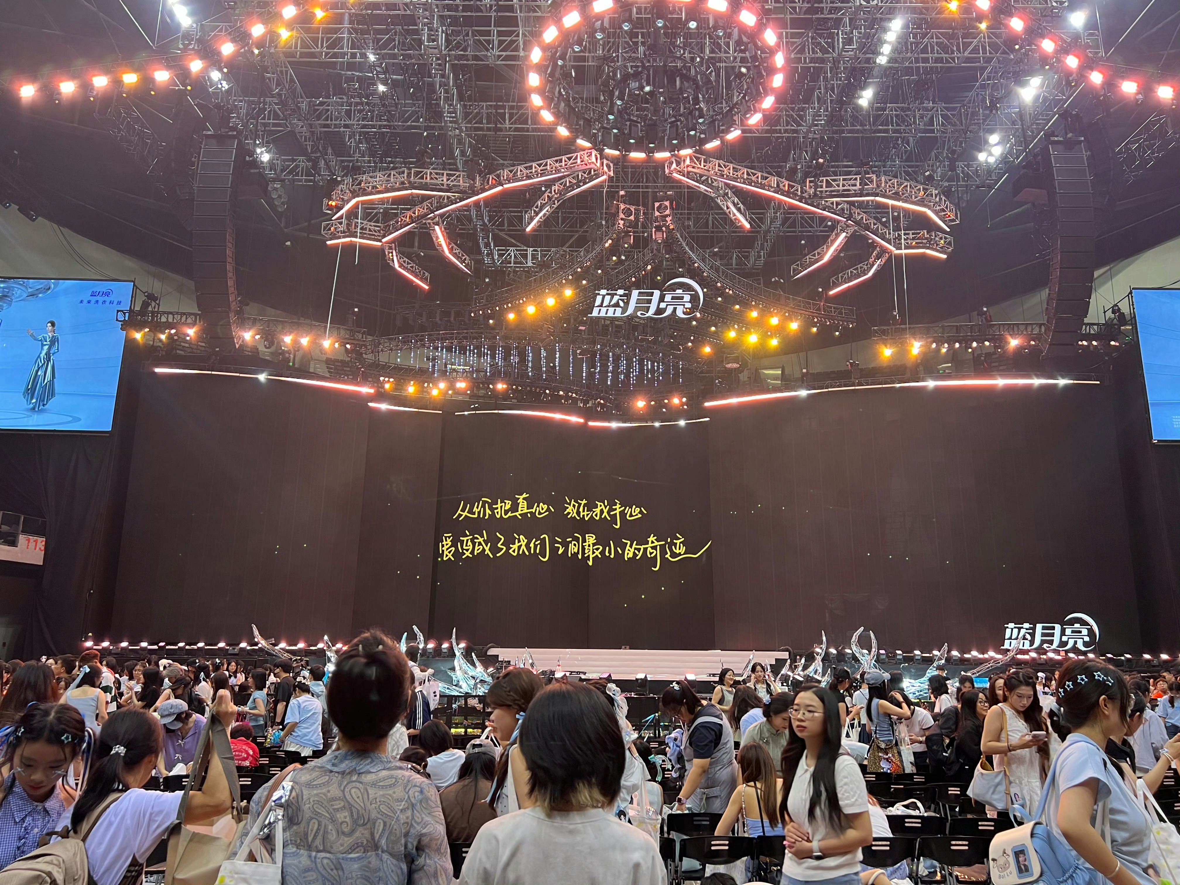 还写了这句话!“从你把真心放在我手心，爱变成了我们之间最小的奇迹” 