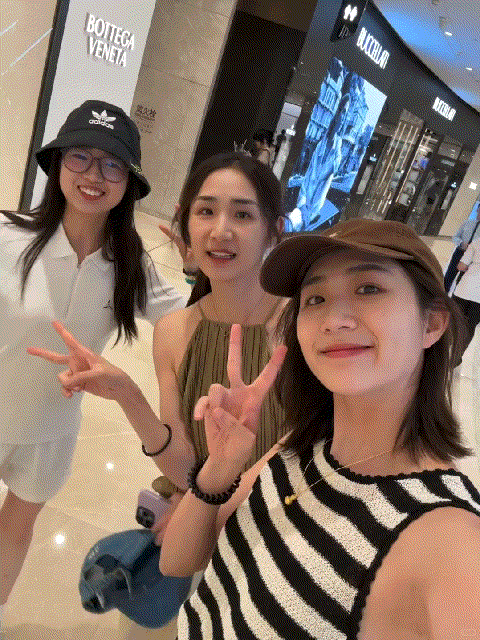 王芊懿，王柳懿，黄雨婷这几天也在成都妈惹你们西藏小分队这个人人高能量啊 ​​​