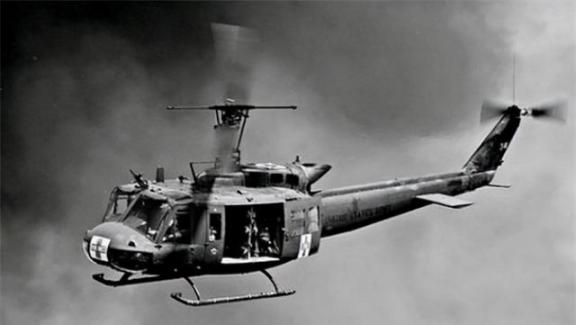 1981年，广西境内出现了一架美制的UH-1H直升机，军警立刻警惕起来。可是，直