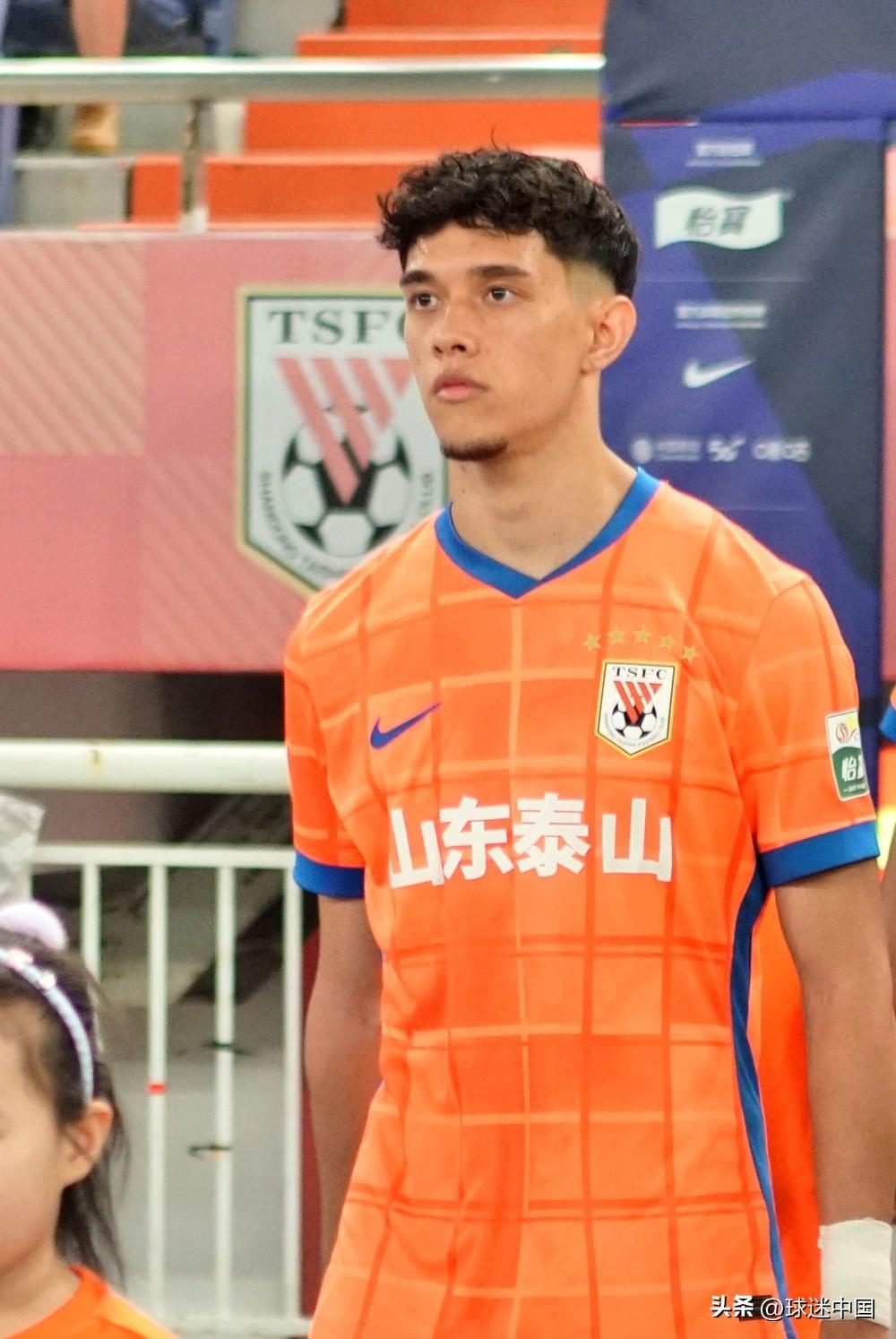 2025年2月14日，山东泰山官宣中国香港球员李小恒自由身加盟，这位2002年4