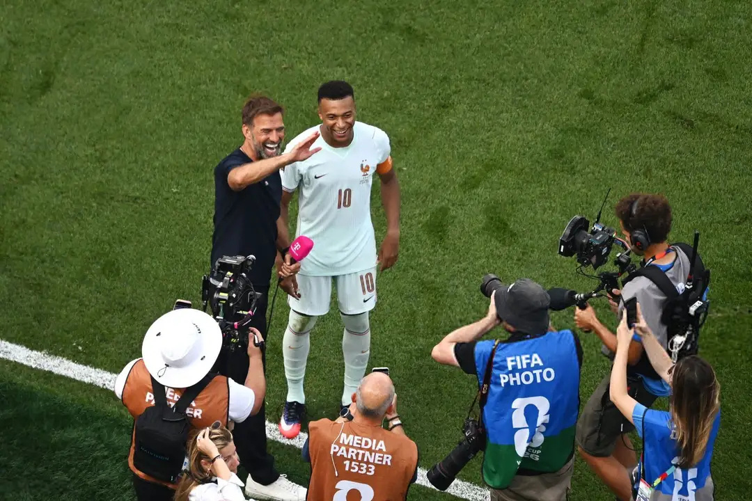 克洛普赛后向姆巴佩表达祝贺美加墨世界杯1/4决赛，法国队2-0淘汰摩洛哥，晋级四