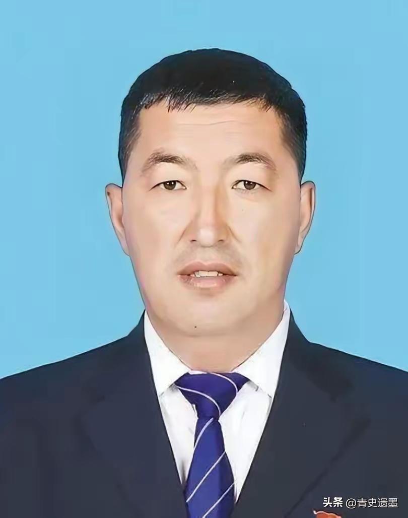 胡拥军，男，哈萨克族，1972年9月生，中国共产党党员，现任新疆生产建设兵团第十