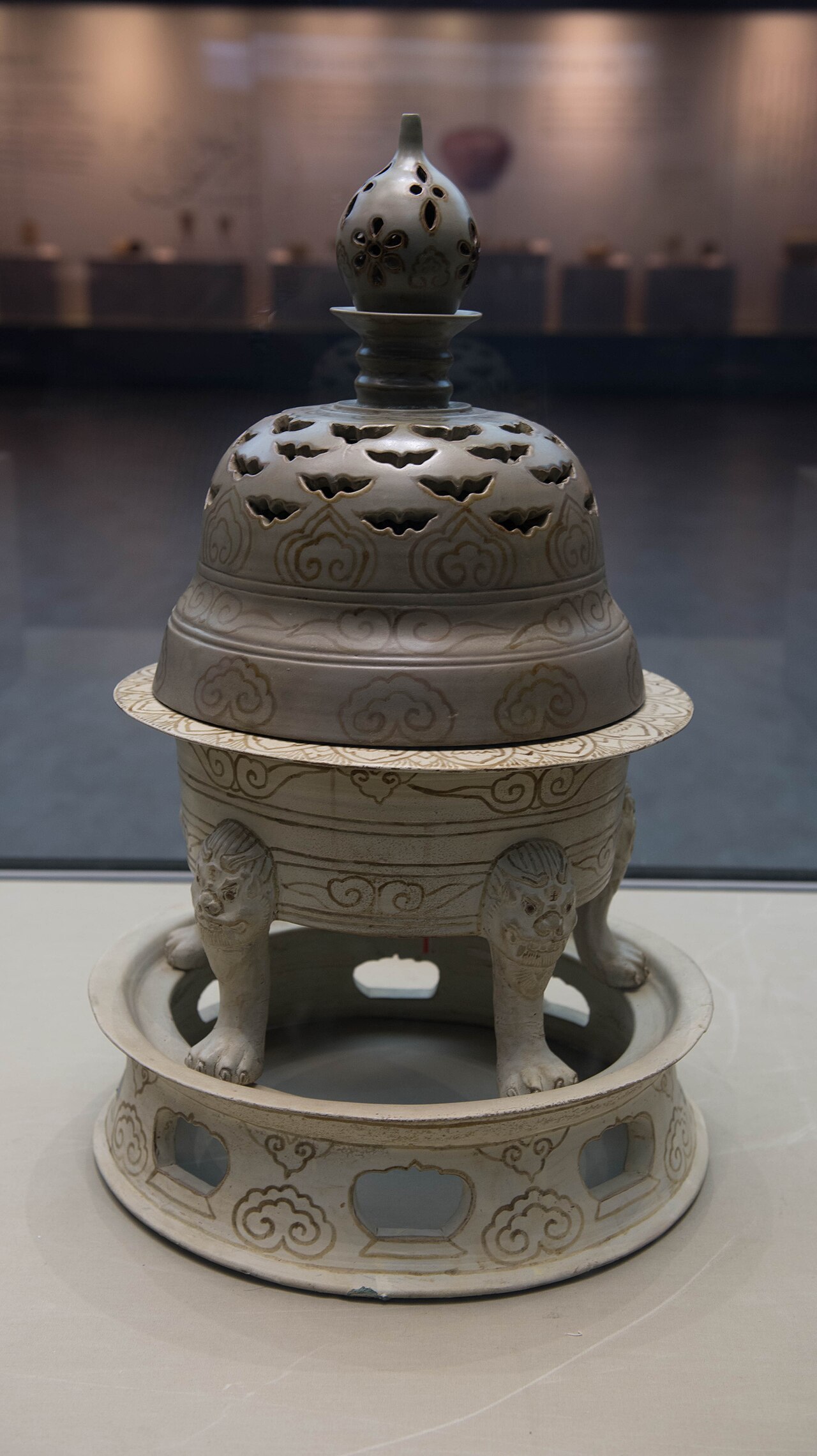 浙江吴越文化博物馆藏临安五代吴越国国王钱镠的父母钱宽和水邱氏之墓出土唐代 秘色瓷