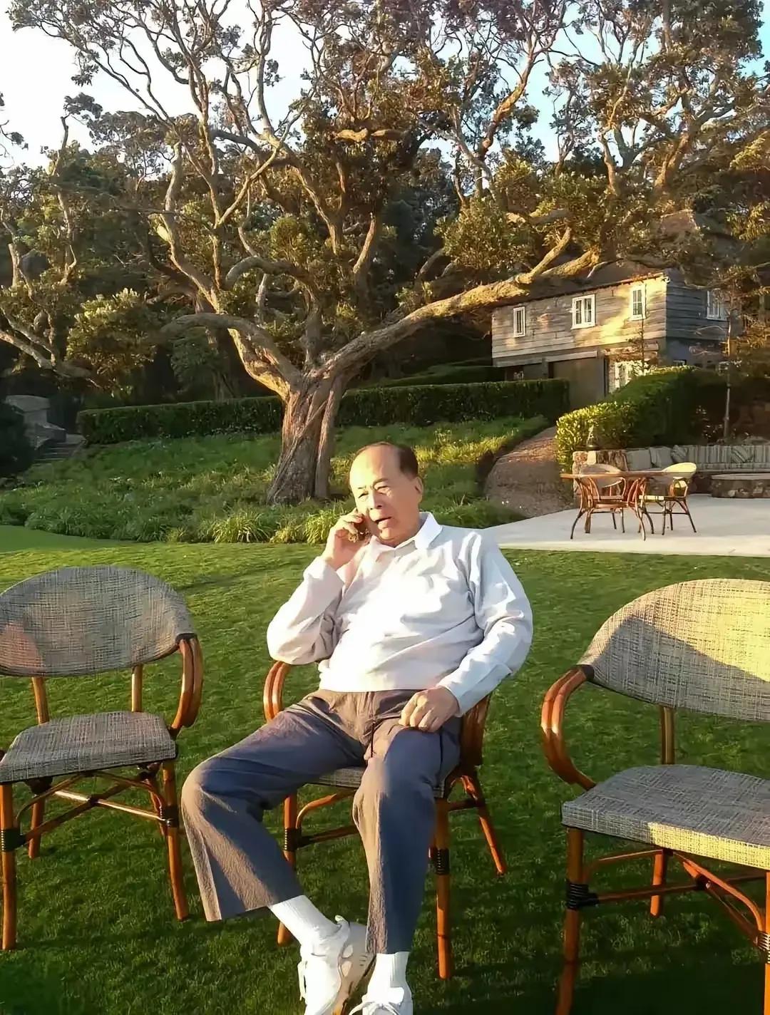 愿这世间王侯与稚儿，
皆可沐朝阳。