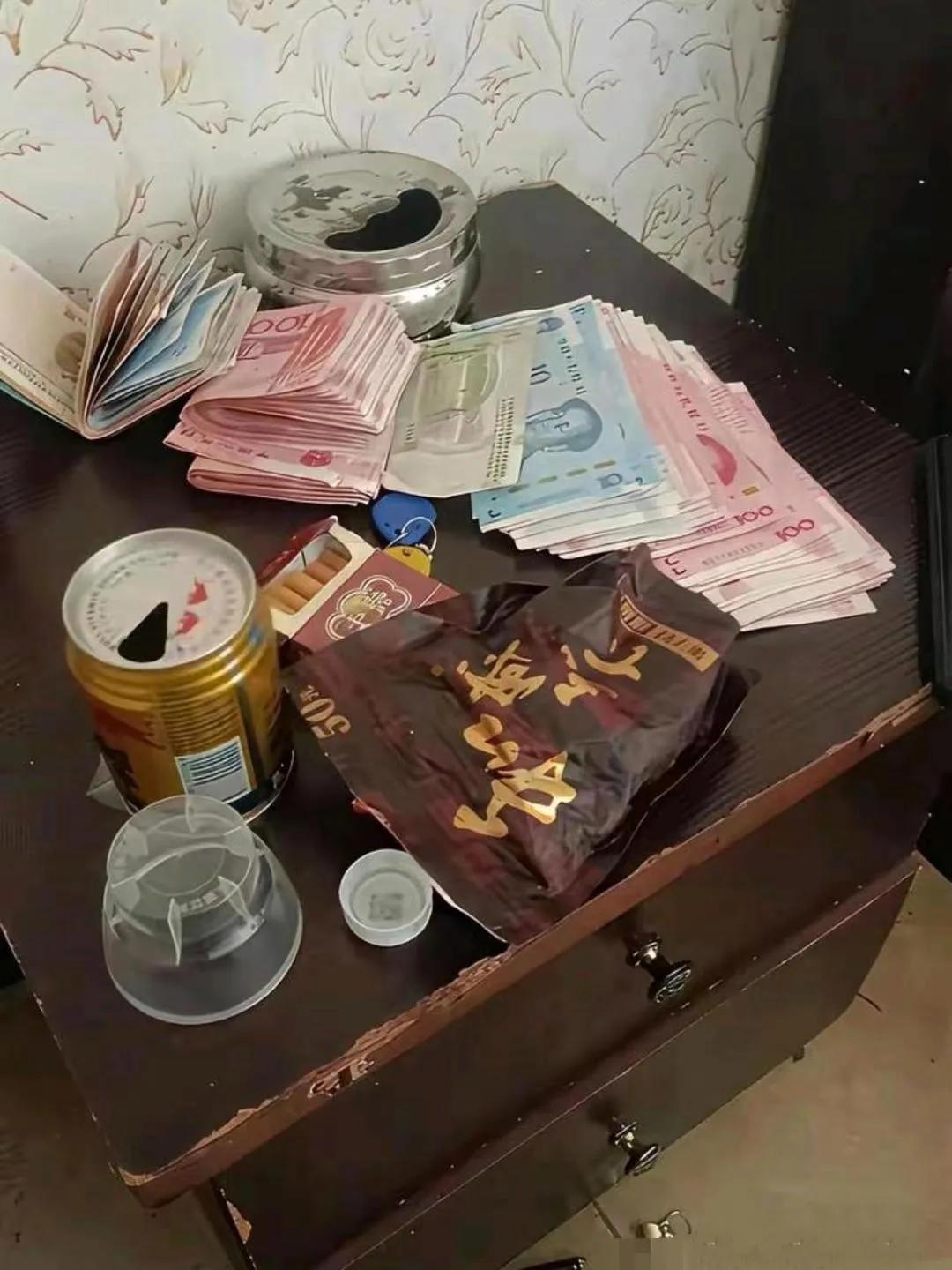 看这些物品，你能猜出主人的职业吗？