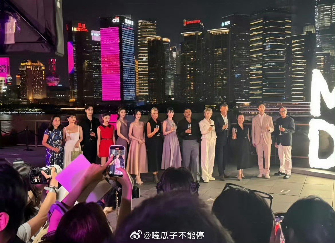 迪丽热巴和刘雨昕都有C位图，迪奥端水这方面[good] ​​​