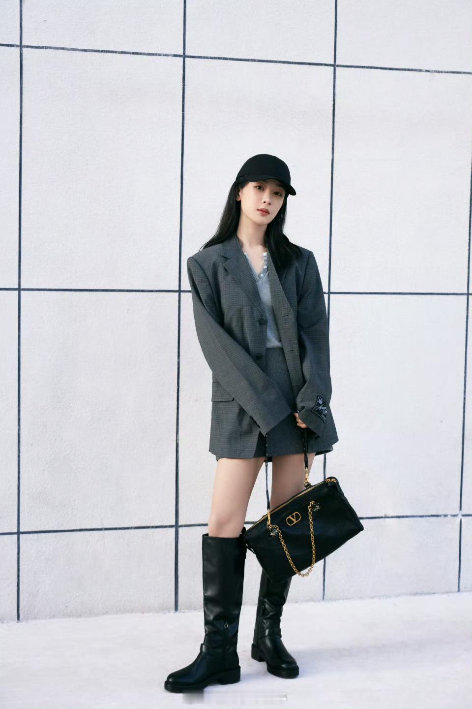 杨紫新大片拍的可真好，大女人的气质[点赞] ​​​