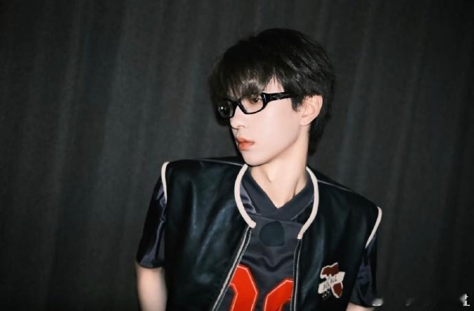何浩楠新歌HOLDOUMEN 少年的坚持全在旋律里，HOLDOUMEN不光好听，