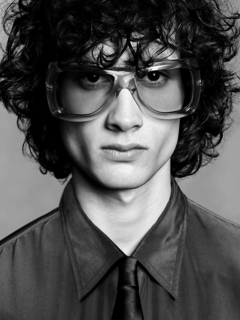 VMAN S/S 2026 春夏刊当红的美国唱作新人Sombr 登封Saint 