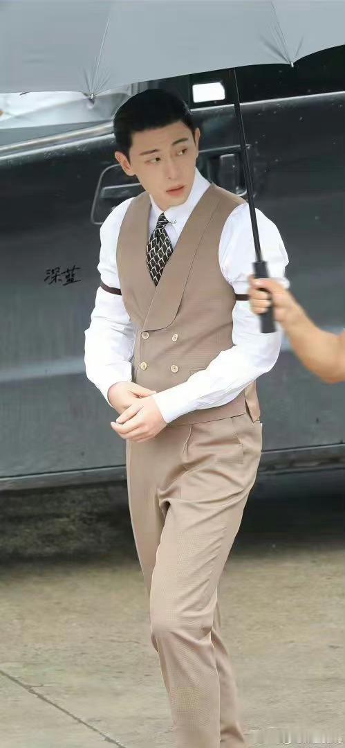夜旅人           性感大长腿三哥哥真是我的菜