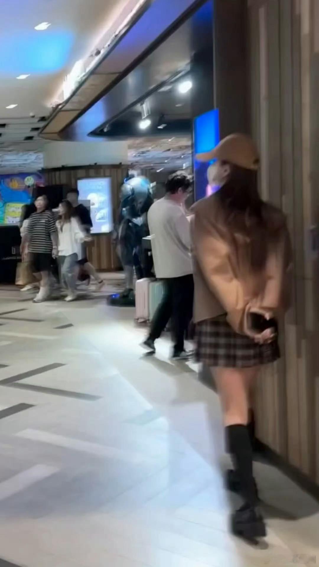 #香港偶遇Angelababy自己逛街# ​ ​#香港偶遇Angelababy一