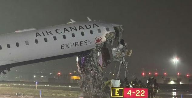 美国撞机现场图了来了，飞机头整个被撞碎，多人受伤

3月23日根据央视新闻报道，