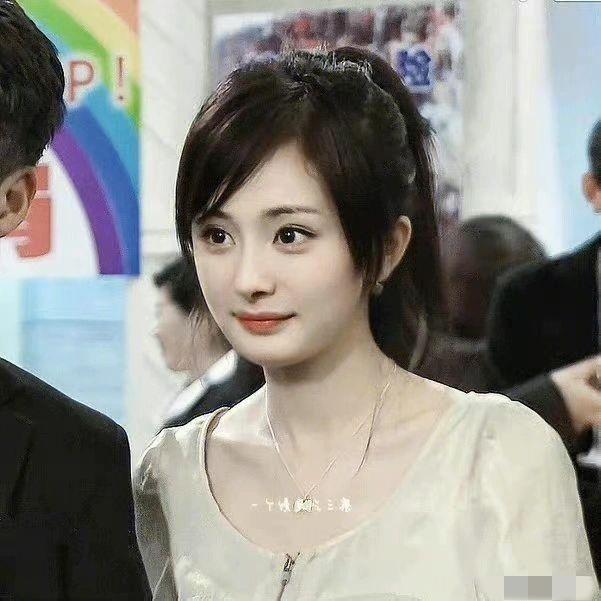 杨幂以前是真恋爱脑
我要是她我现在都后悔，不是后悔嫁给刘恺威，是后悔当初不该把女