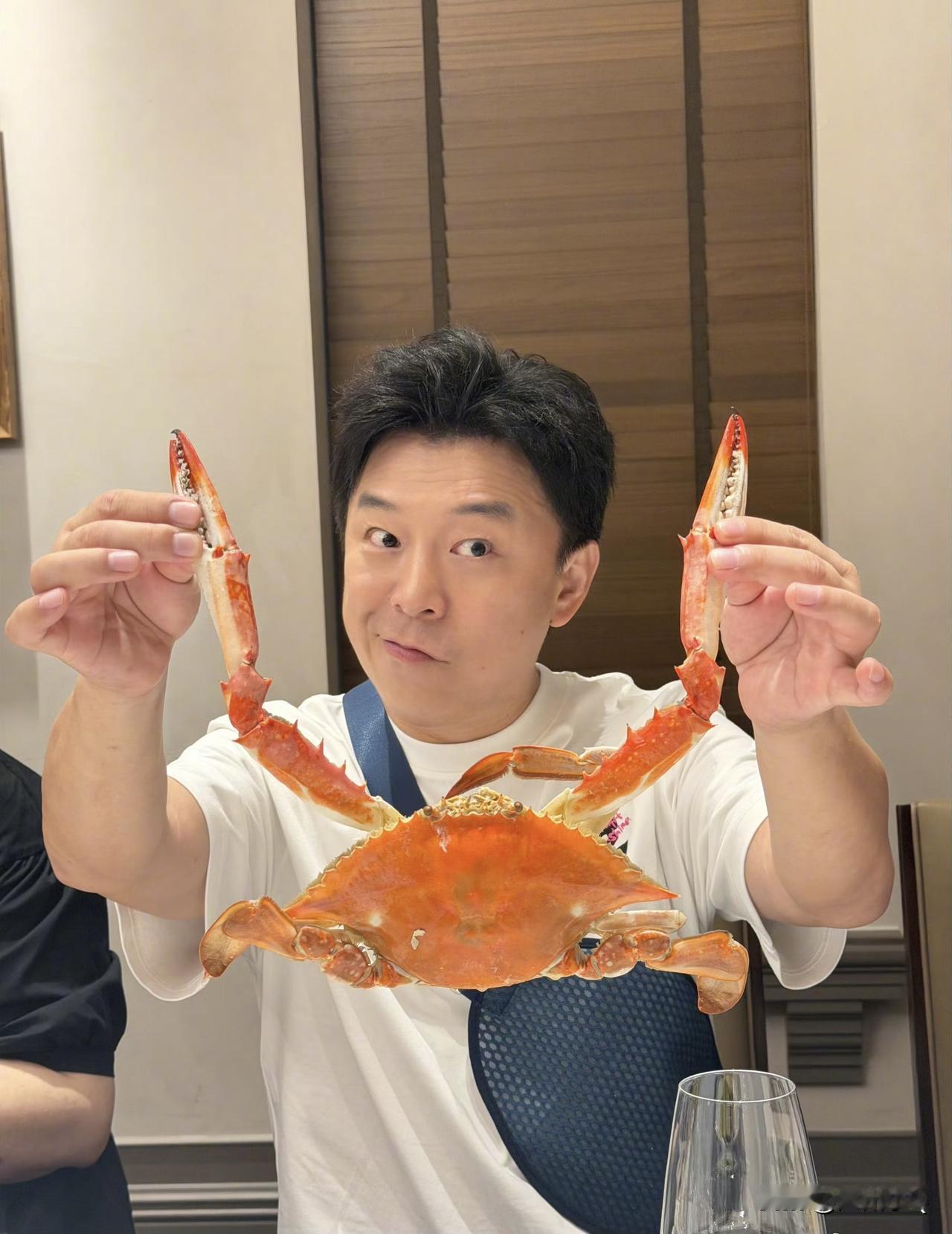 正是螃蟹欲上时，青岛影帝喊你一起打卡秋日美食，蟹后美味。